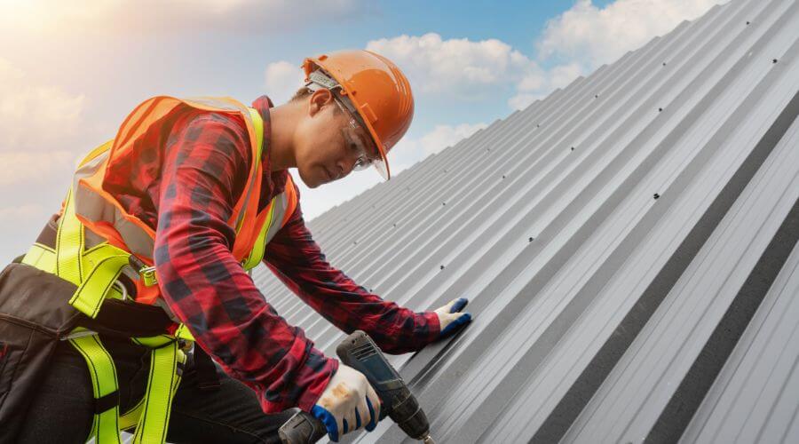 Professional gutter cleaning in Meno, OK